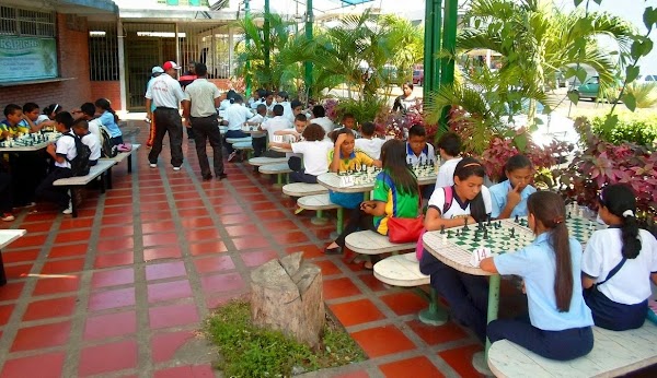 AJEDREZ ESCOLAR: VISTA HERMOSA CONFORMÓ SELECCIÓN AJEDREZ ESCOLAR: VISTA HERMOSA CONFORMÓ SELECCIÓN
