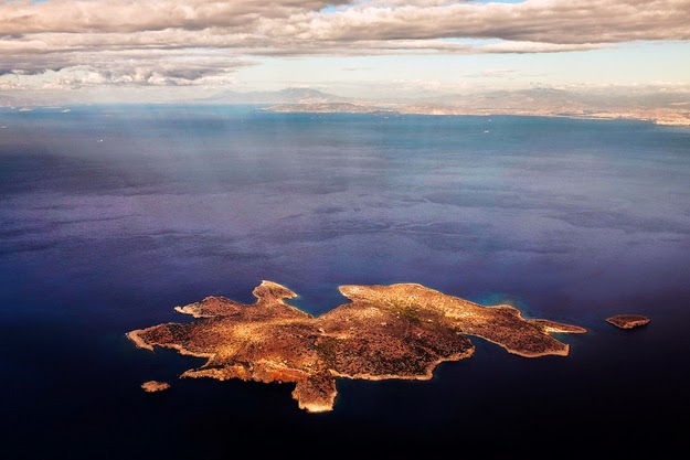 27. Over 1,200 stunning islands to choose from. - 49 Reasons To Love Hellas (Greece) 27. Over 1,200 stunning islands to choose from. - 49 Reasons To Love Hellas (Greece)