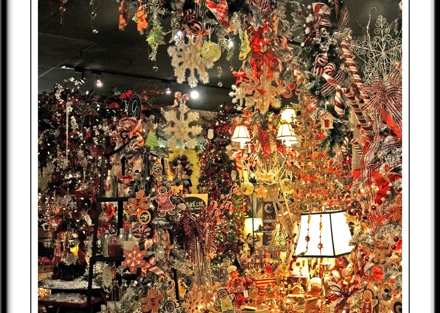 Florida Fotos Christmas display at Peddler's Wagon Eustis, Florida