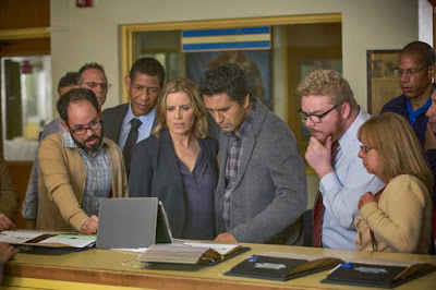 Cliff Curtis and Kim Dickens in Fear the Walking Dead