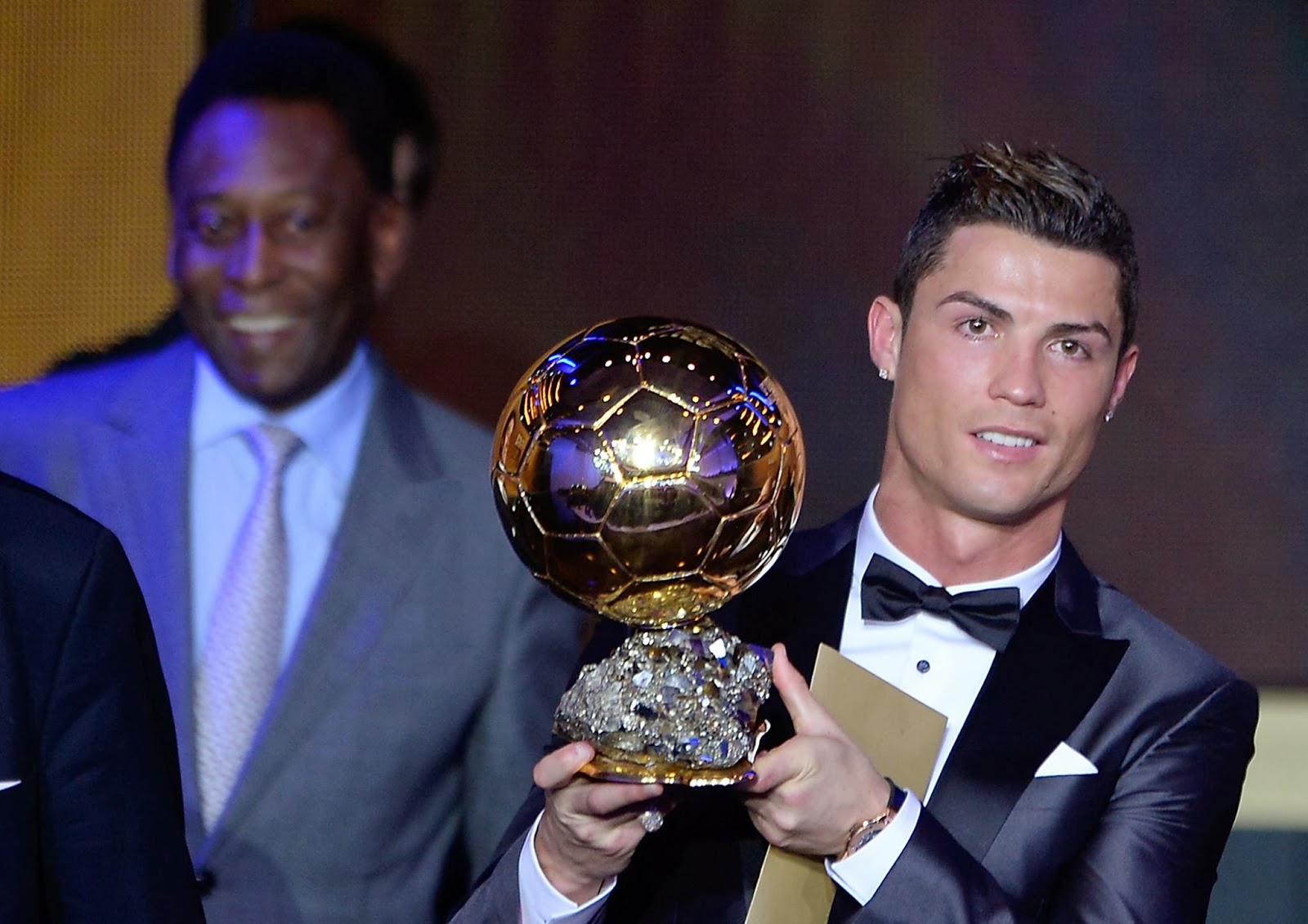 Cristiano Ronaldo wins Ballon d'Or DISKIOFF