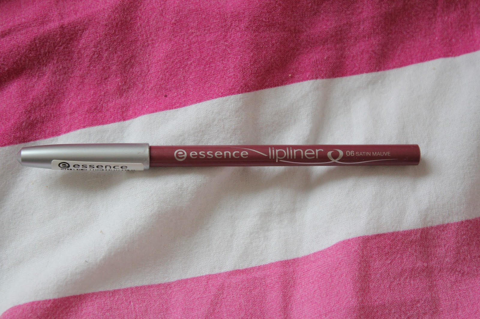 Review Essence Lipliner 06 Satin Mauve