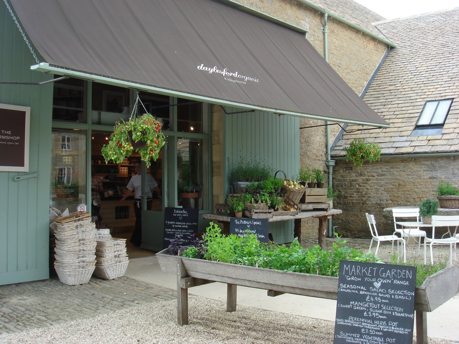 milly and pip A day out to the Cotswolds
