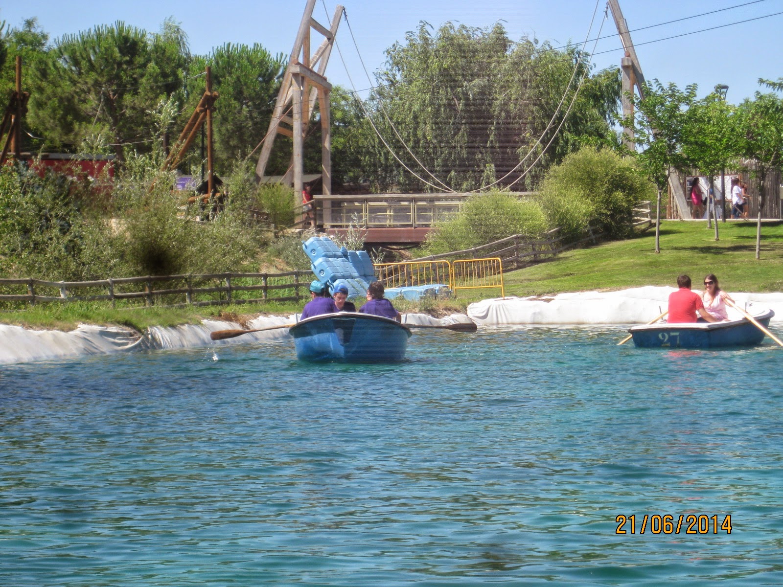 Malak y los castores en las barcas