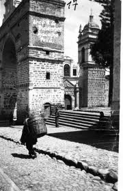 PERU Ayacucho El Arco del Triunfo