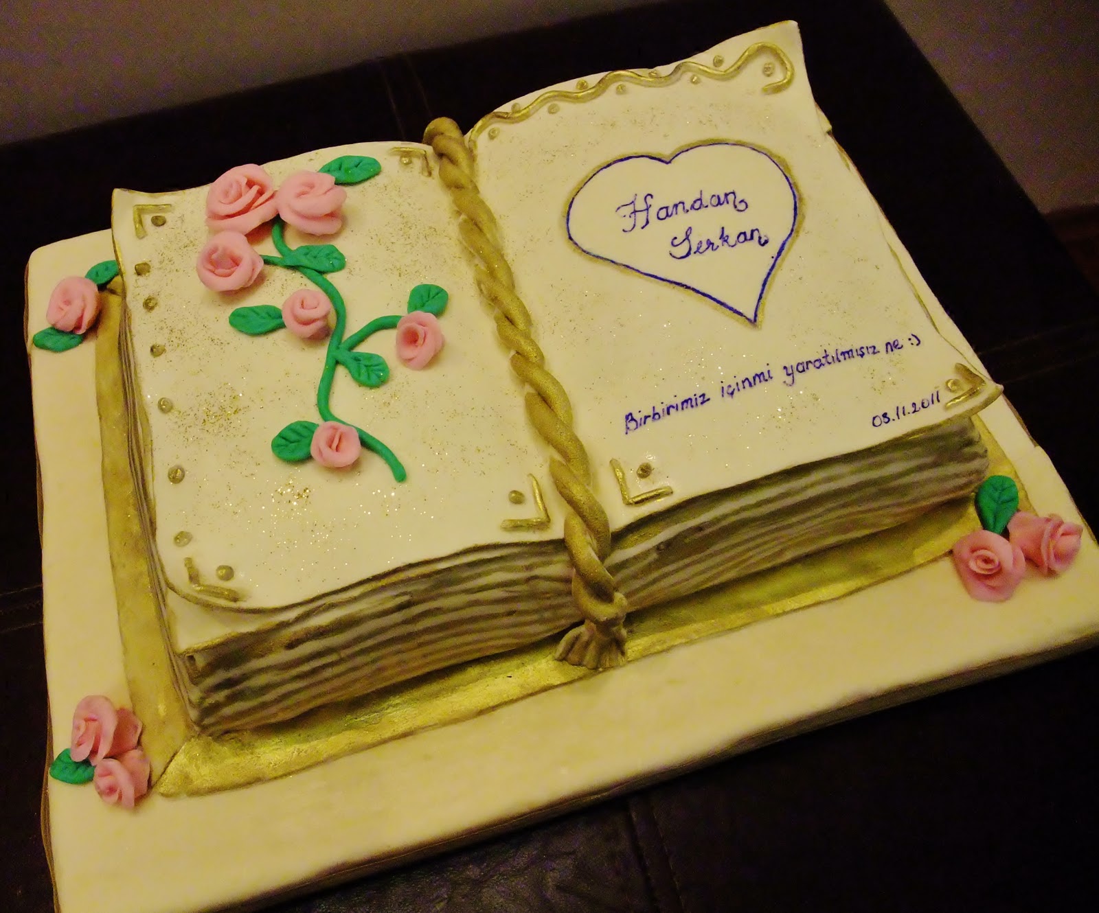 İpek Butik Pasta ,Çikolata ve Kurabiye kitap pasta {book cake}