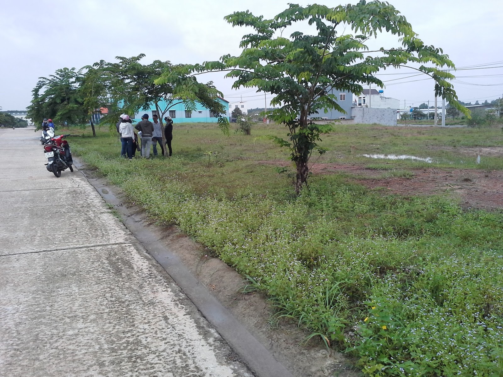 Bán gấp lô J27 giá 225 triệu150m2, đường thông dài, khu dân cư đông, tiện xây phòng trọ Bán gấp lô J27 giá 225 triệu150m2, đường thông dài, khu dân cư đông, tiện xây phòng trọ