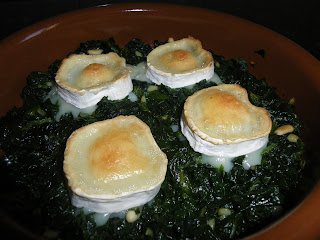 Espinacas Con Piñones Y Queso De Cabra.