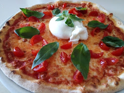 PIZZA DEL MESE        BURRATA