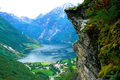 Δύο  υπέροχα νηπιαγωγεία  στο Τρόμσο της Νορβηγίας! Norway+-+Geirangerfjord+with+Rock+Cliff+2