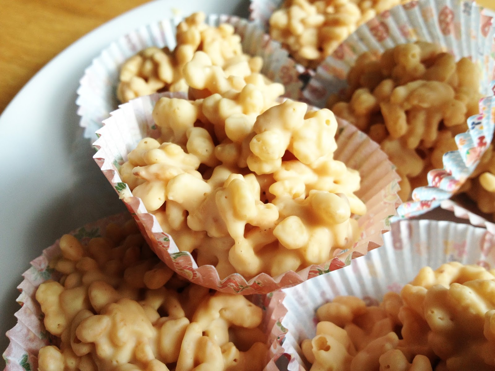 White Chocolate & Peanut Butter Rice Crispy Cakes ♥