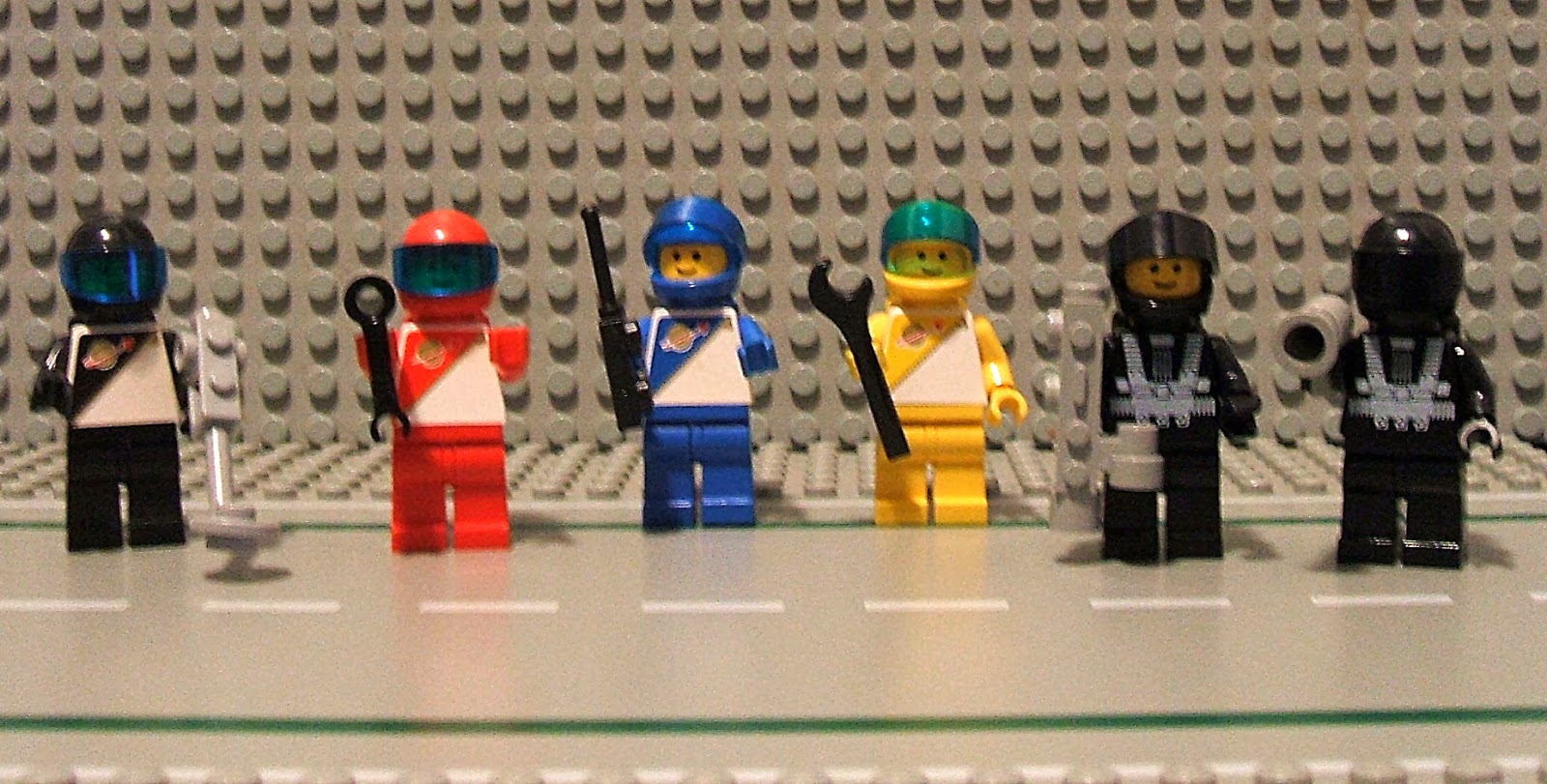 Black Futuron Spaceman 6810 6885 6703 Classic Space LEGO Minifigure Mini Figure