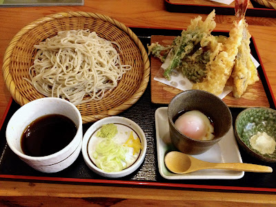 草津名物の舞茸・山菜も入った天ぷら蕎麦