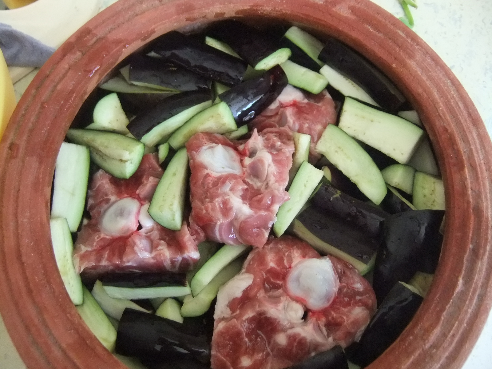 BEYAZ ÇAY Etli Patlıcan Güveç