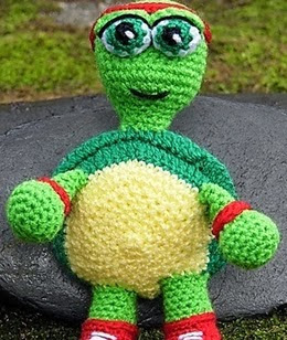http://patronesamigurumipuntoorg.blogspot.com.es/2014/02/tortuga-corredora-fabula-de-la-liebre-y.html#.UwdjnM6maBw