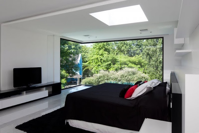 Black & white bedroom