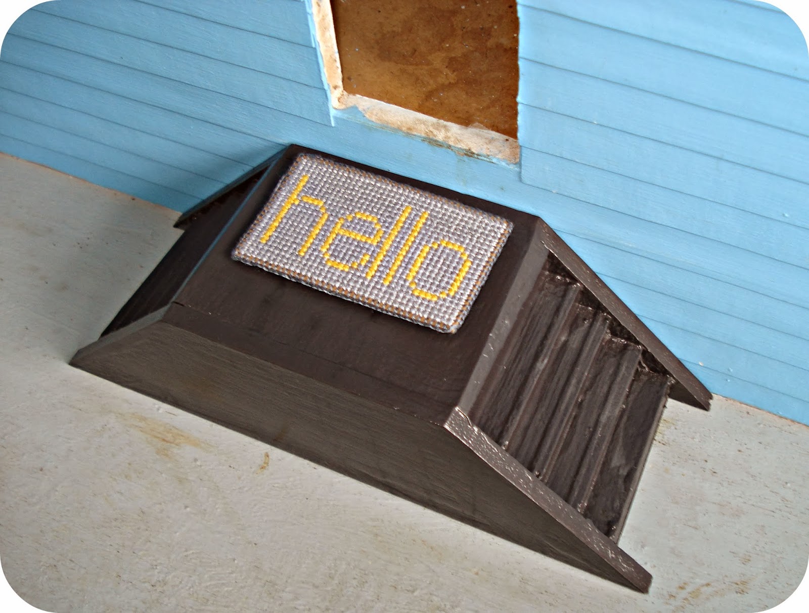 cupcake cutie dolls house makeover front door mat (free patterns)