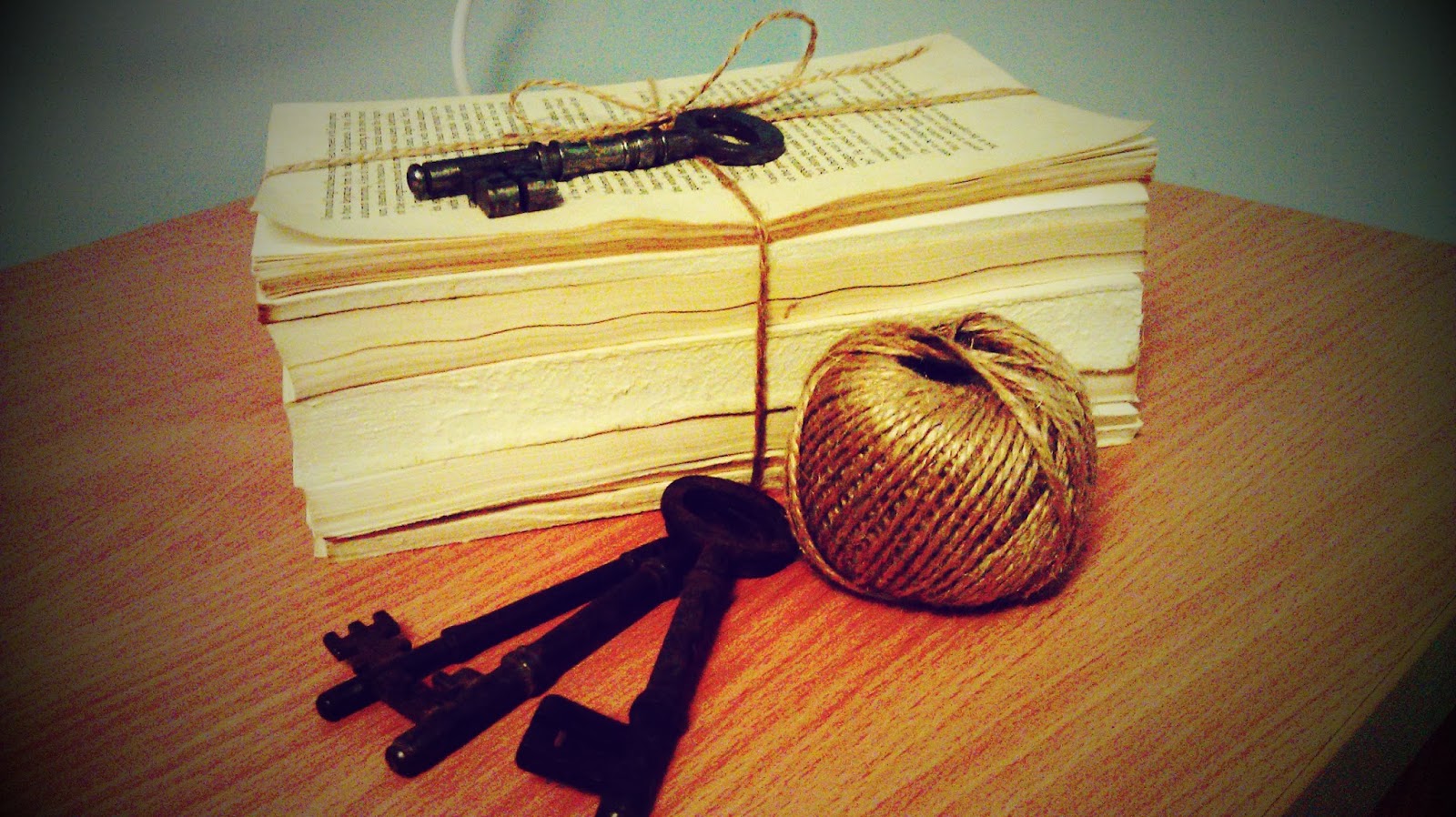 Crochet Fangirl: Vintage Home Decor DIY: Boundless Books Crochet Fangirl: Vintage Home Decor DIY: Boundless Books