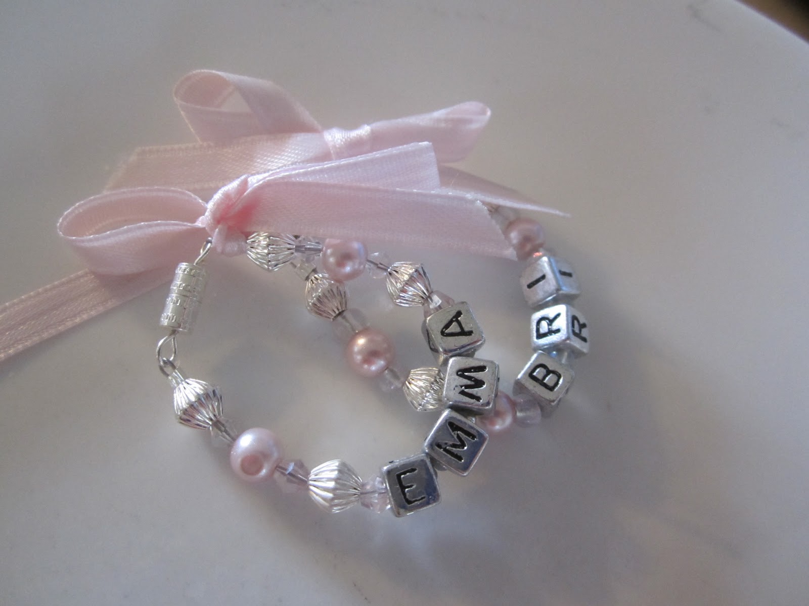 crafty couple Beaded Baby Bracelet Tutorial/Sizing Chart