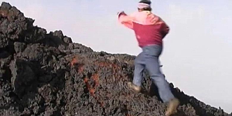 Video Youtube Tunjukkan Aksi Manusia Berjalan di Atas Lava Bengkalis Pos