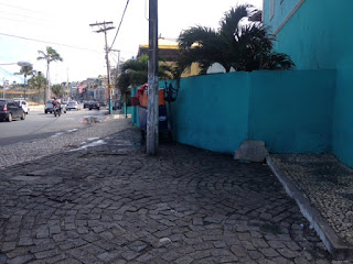 Sem fiscalização a esculhambação toma conta do bairro Sem fiscalização a esculhambação toma conta do bairro