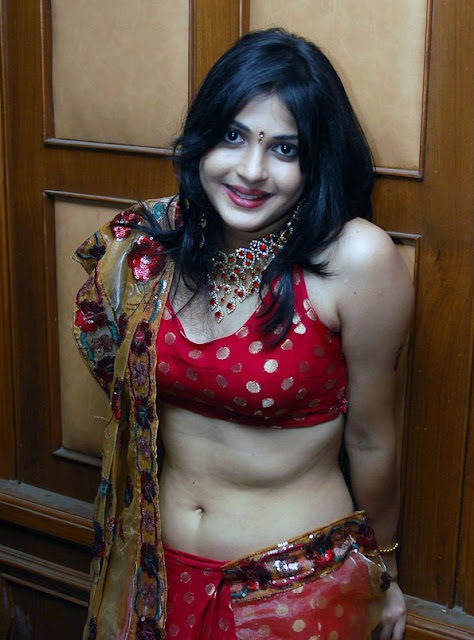 Tamil Actress Nicole Navel Show  Photos