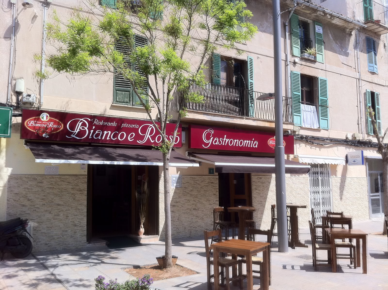 SA CUINA DEN BOTES BIANCO E ROSSO