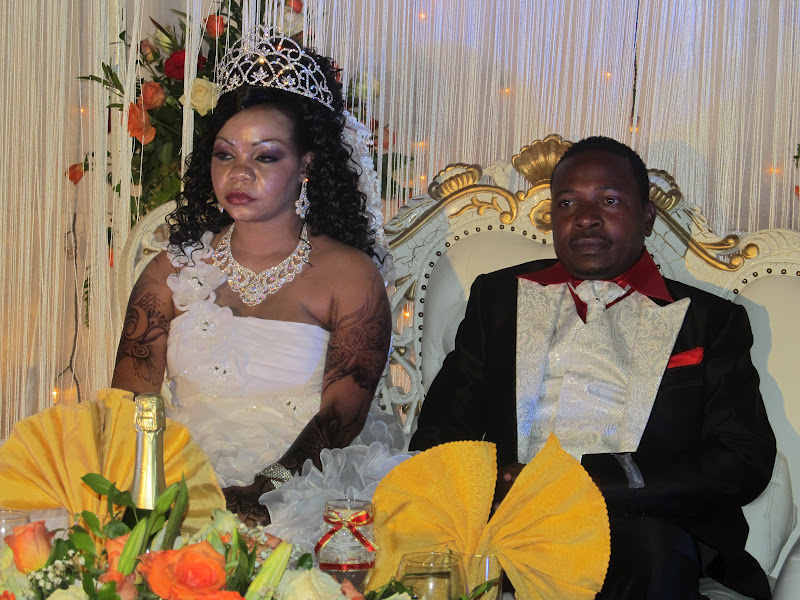 HAYAWI HAYAWI SASA YAMEKUWA SAUDA WA MWILIMA NDANI YA GAUNI JEUPE