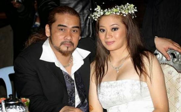 Awie Yakin Sijil Nikah Bersama Isteri Sah