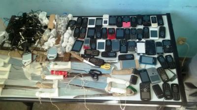 Drogas celulares e armas foram apreendidas no Conjunto Penal de Jequié