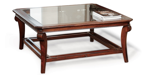 Decoración. Tendencias en estilo clásico: Una mesa de café con sobre de