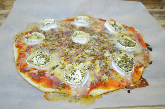 Pizza De Baicon Y Queso De Cabra
