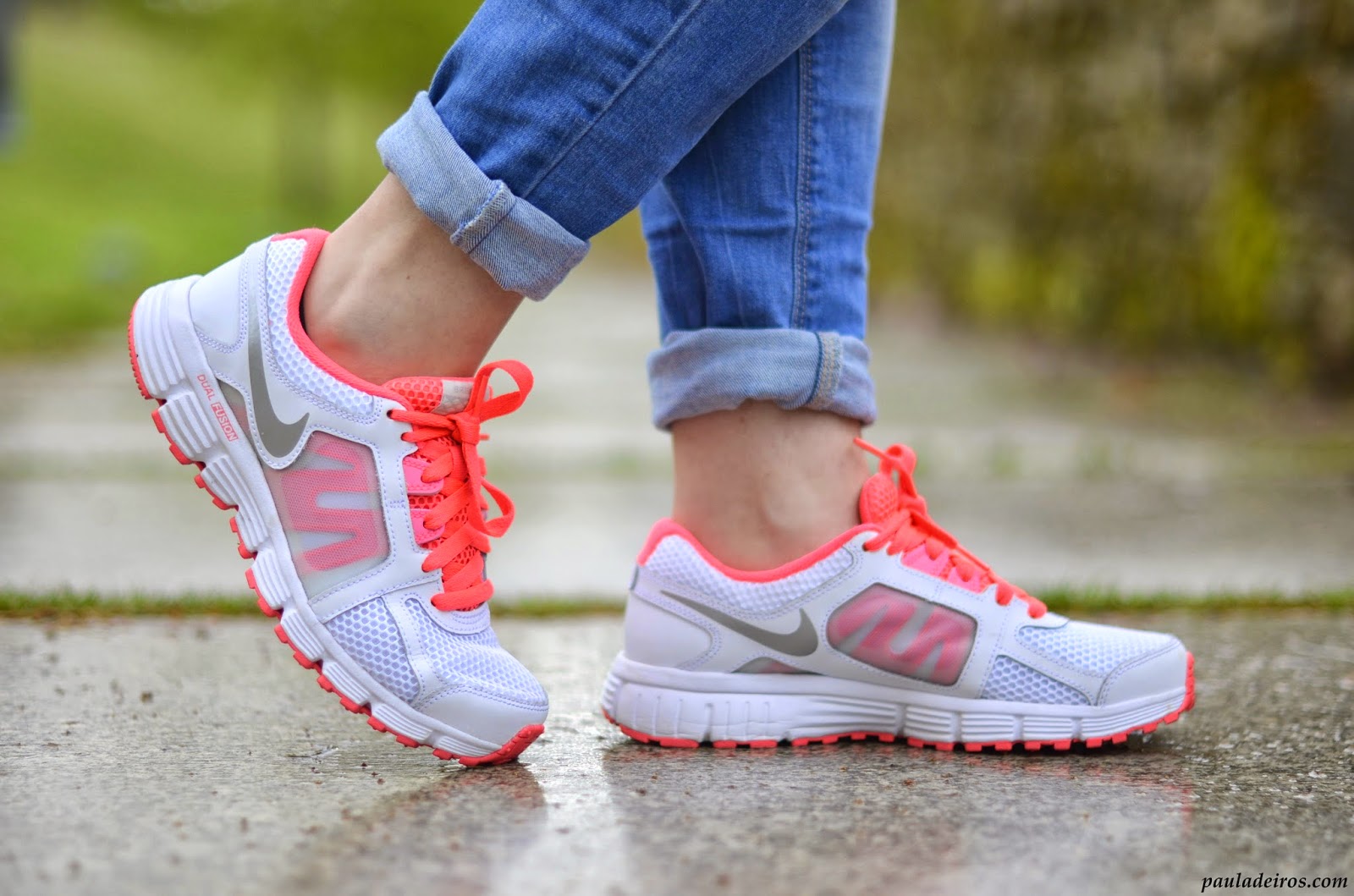 PAULA DEIROS SECRETS Comfy & Cozy with sneakers