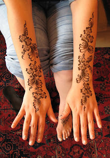 An Indian Floral Mehndi Design for Back Hand 