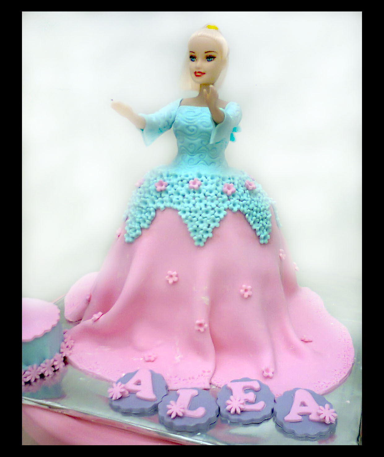 Dapur Kapulaga Poeyoen Barbie Cake Fondant