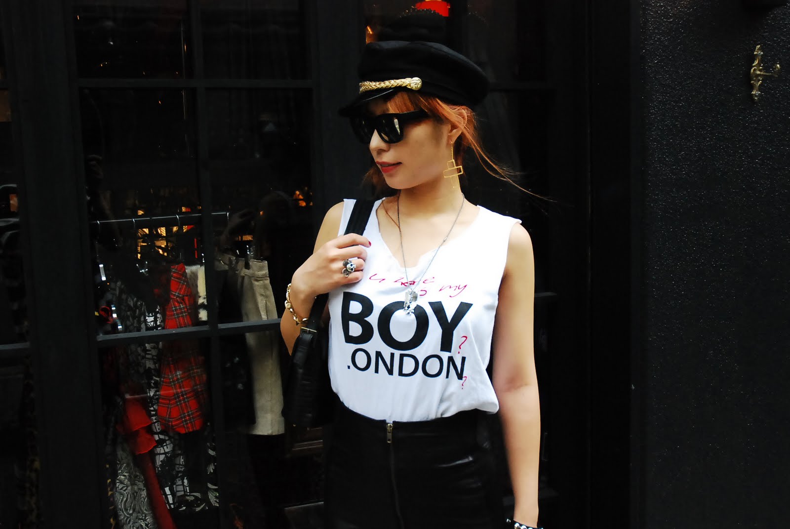 QLOZET NEWS STYLE PHOTO "BOY LONDON" TANK TOP