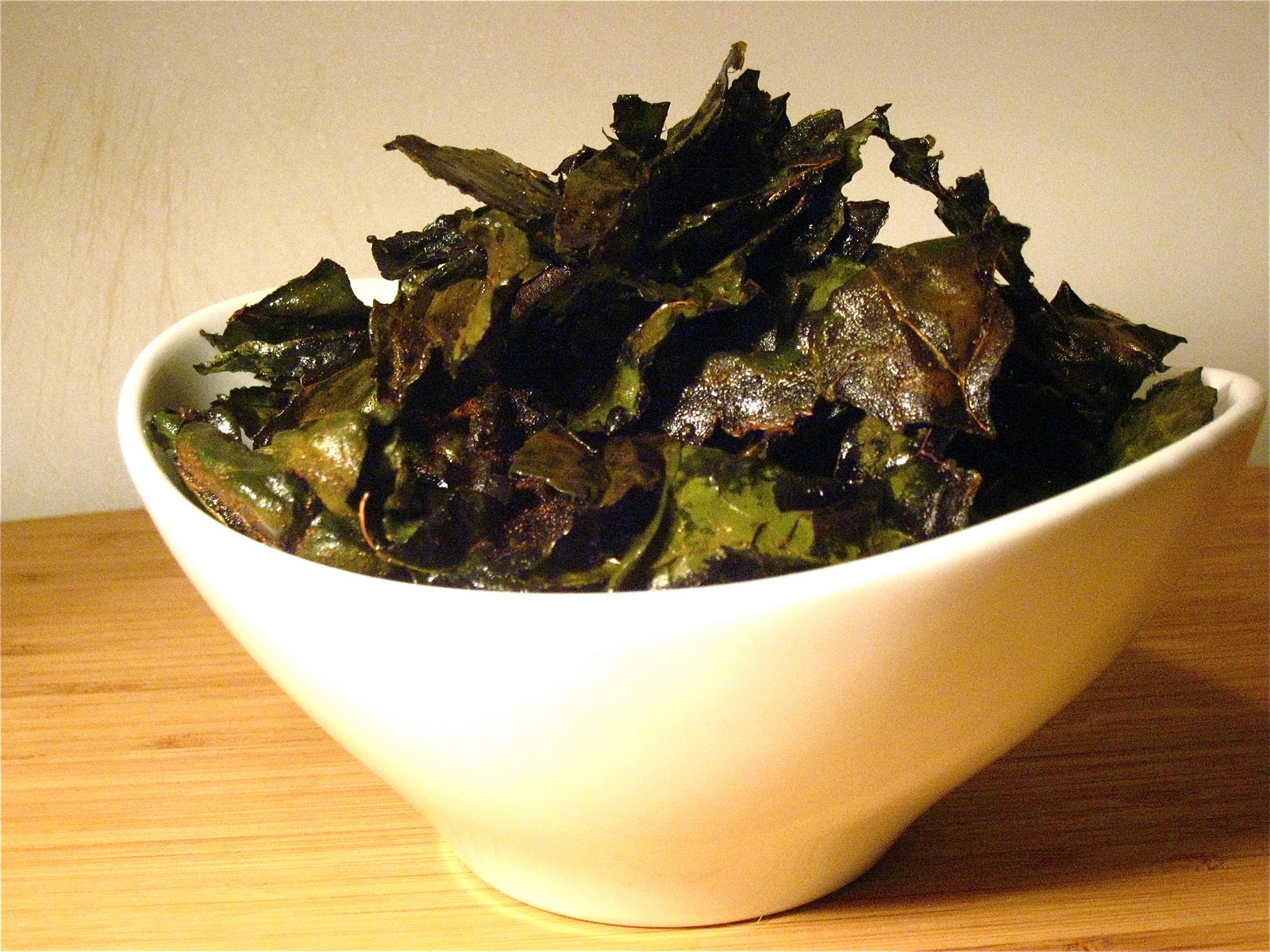 KITCHEN FIDDLER Crispy Kale Chips With Smoked Paprika