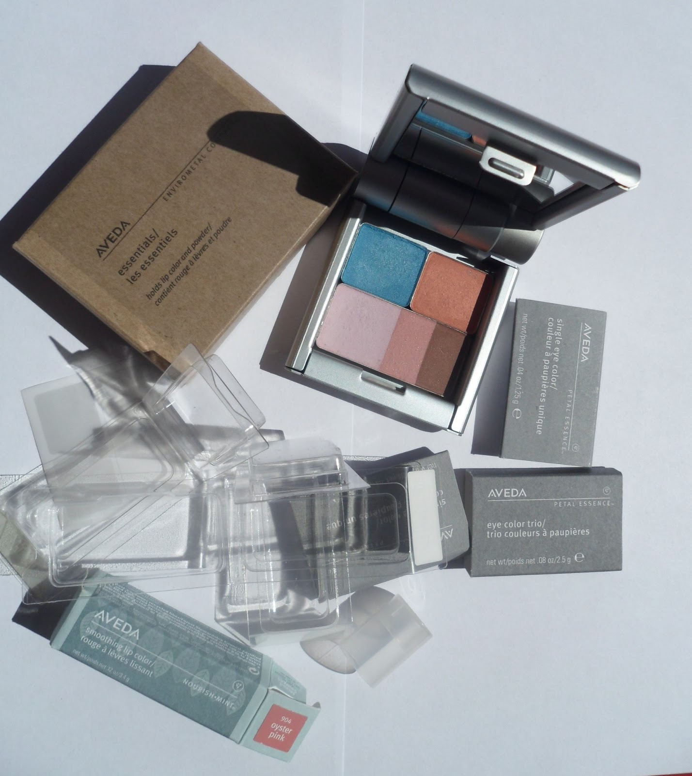 Beauty Unearthly Aveda Refillable makeup compact (holder) review