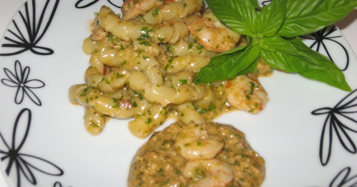 BUSIATE CON PESTO ALLA TRAPANESE E GAMBERI