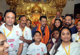 Salman Khan visits Siddhivinayak Temple with Jai Ho co star Daisy Shah