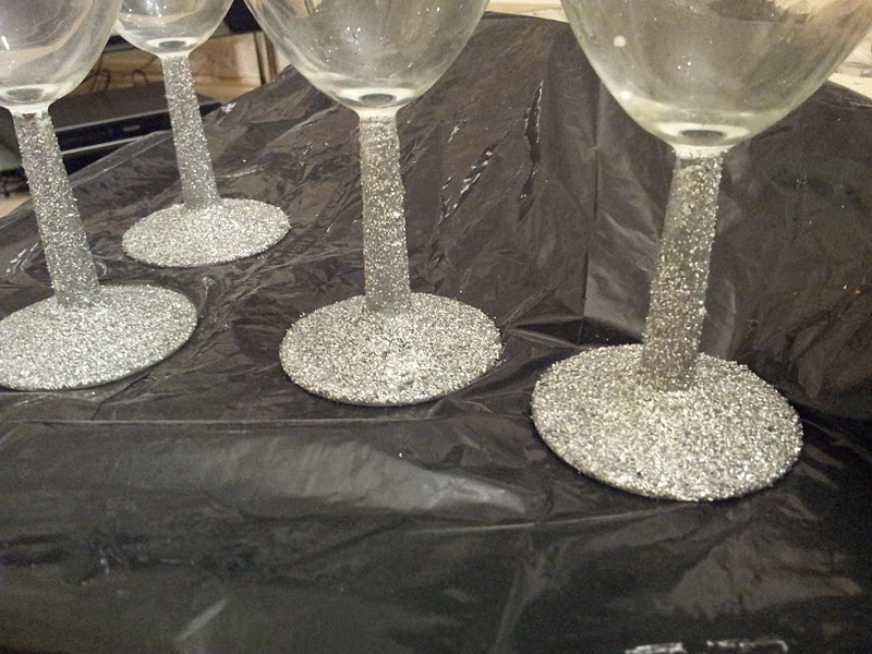 How to Make Glitter Wine Glasses