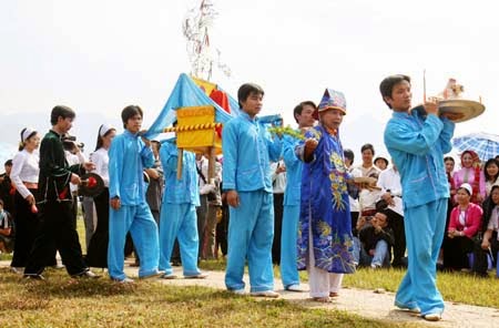 Lễ rước Bụt hang Khụ Dúng của dân tộc Mường ở Hòa Bình Lễ rước Bụt hang Khụ Dúng của dân tộc Mường ở Hòa Bình