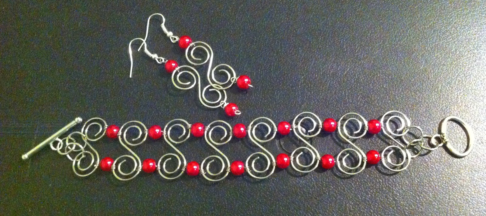 AptToCraft Fancy paper clip bracelet