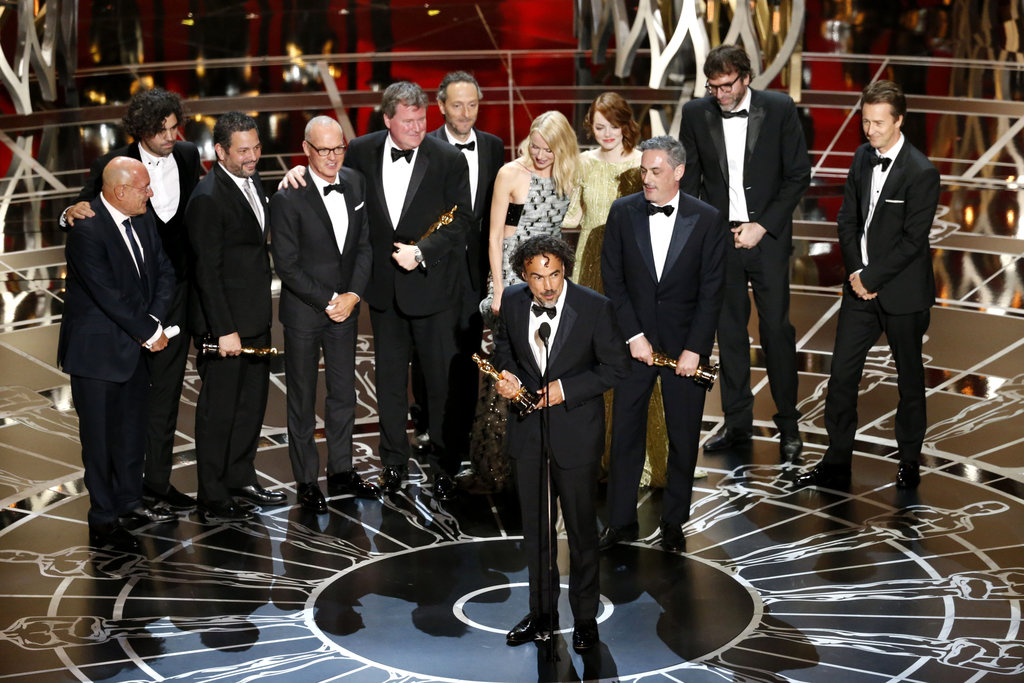 Birdman vuela en los premios Óscar 2015 El equipo de la película 'Birdman', con Alejandro González Iñárritu en el centro, agradece en el escenario la concesión del Oscar a la mejor película. | Ximinia