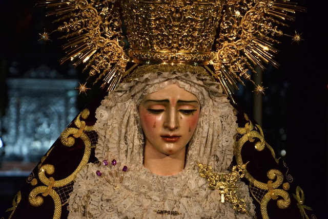 María Santísima de Gracia y Amparo - Sevilla María Santísima de Gracia y Amparo - Sevilla