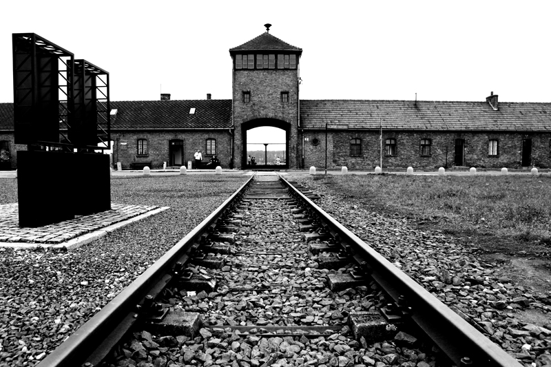 Reino da Atrocidade - Página 2 Porta+do+Inferno+(Auschwitz+II+-+Birkenau)