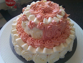 Decorating Rose Cake