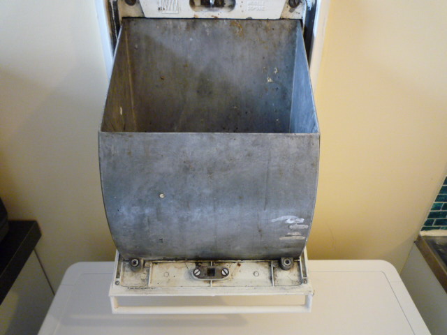 Blogparfait Insolite Un Russe Se Jette Dans Le Vide Ordure Pour Echapper A Sa Compagne