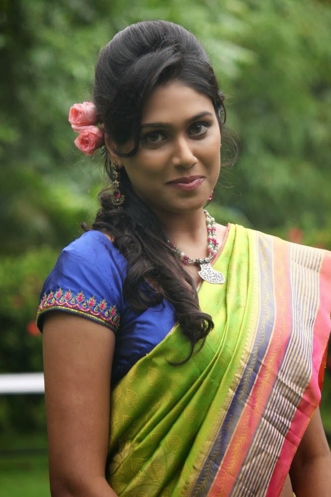 Manisha Yadhav Hot Pictures in Sexy Green Saree - CAP