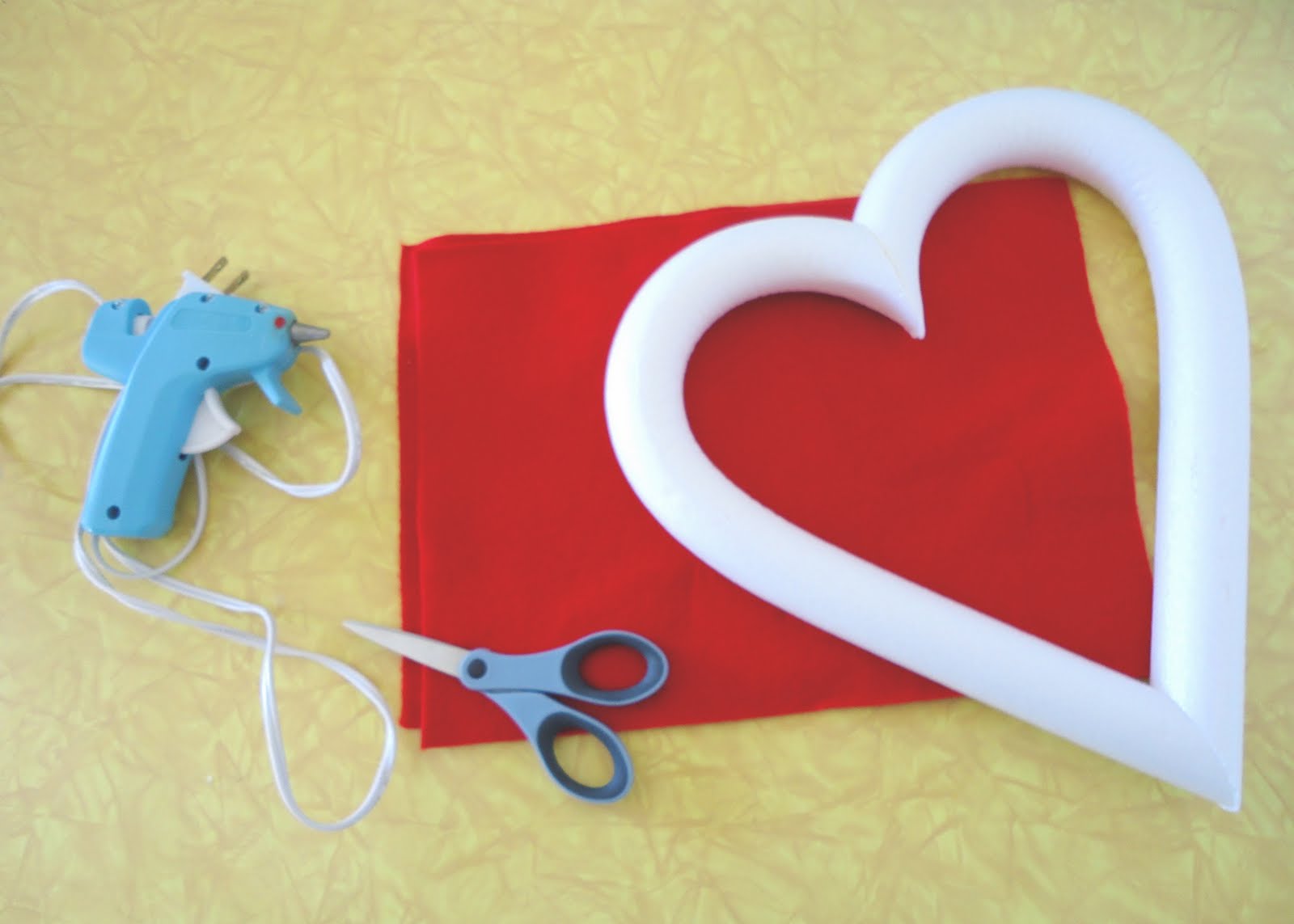 McKell's Closet La La Love You Heart Wreath Tutorial